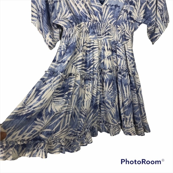Fate women’s blue and white mini dress with leaves pattern V-neck‎ size small - Picture 3 of 14